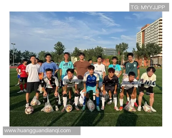 低调冷静的ISTP型足球球星如何在绿茵场上展现果敢与智慧